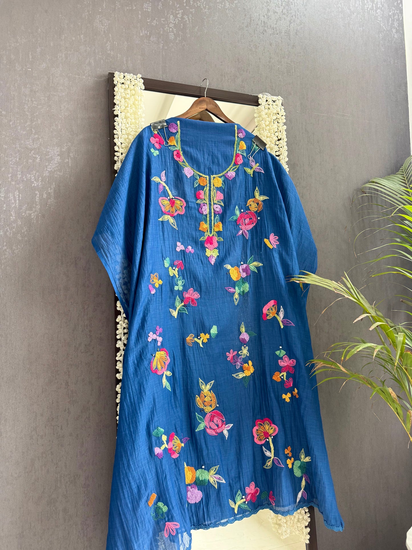 Luxurious Mul chanderi Frenchknot mirror work suit