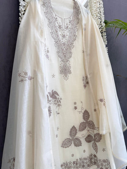 Luxurious Mul chanderi threadwork schiffili suit