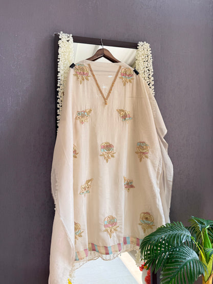 Luxurious roses appliqué handwork suit