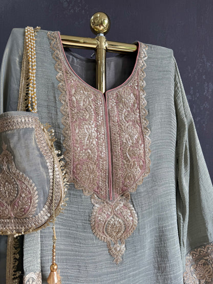 Luxurious crush tissue aari work set