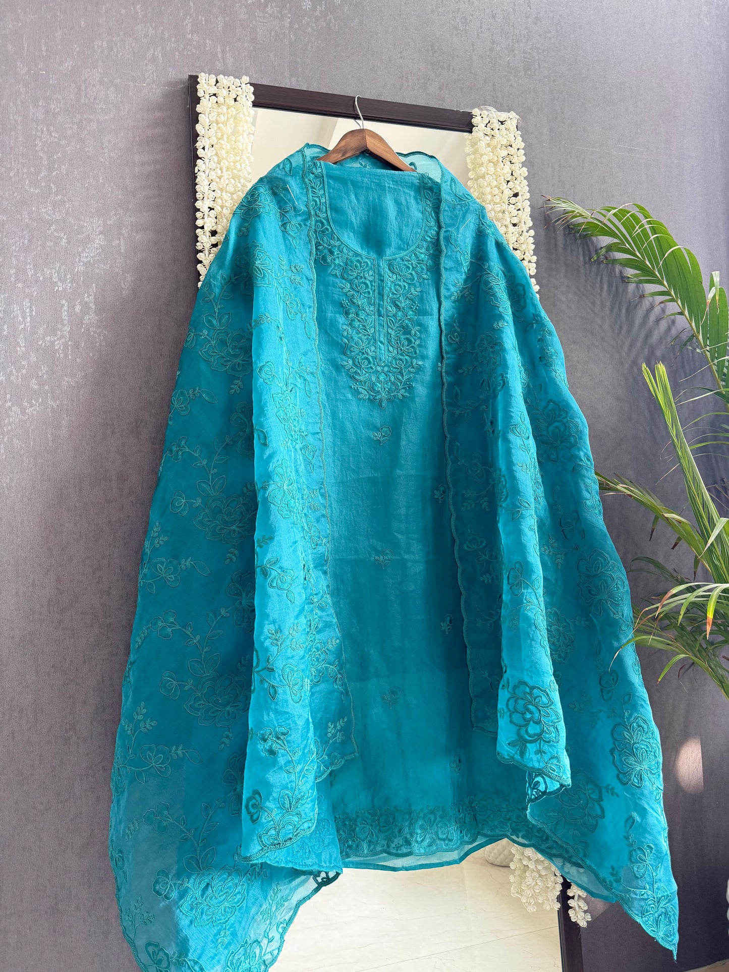 Luxurious monochromatic thread work suit