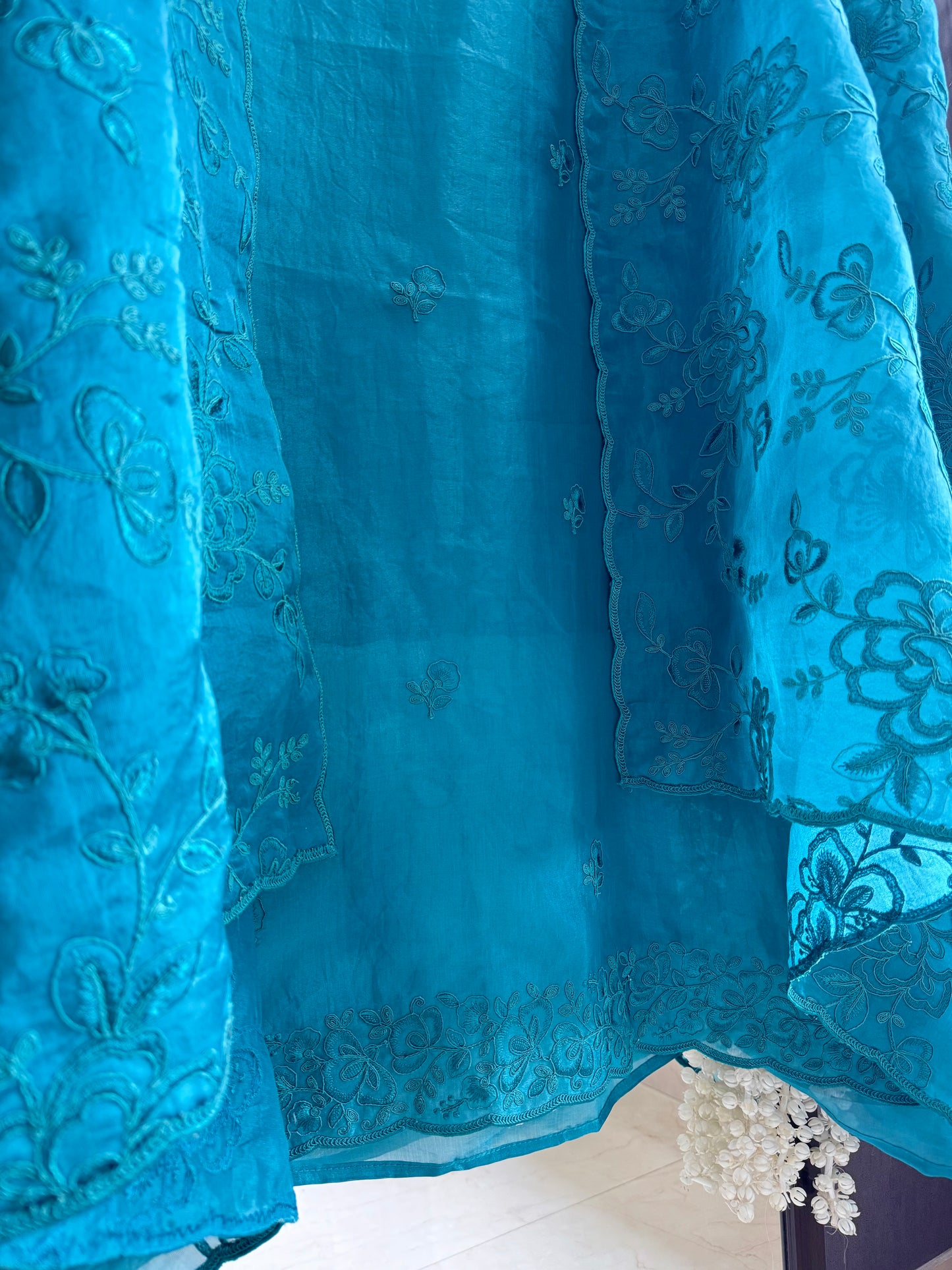 Luxurious monochromatic thread work suit