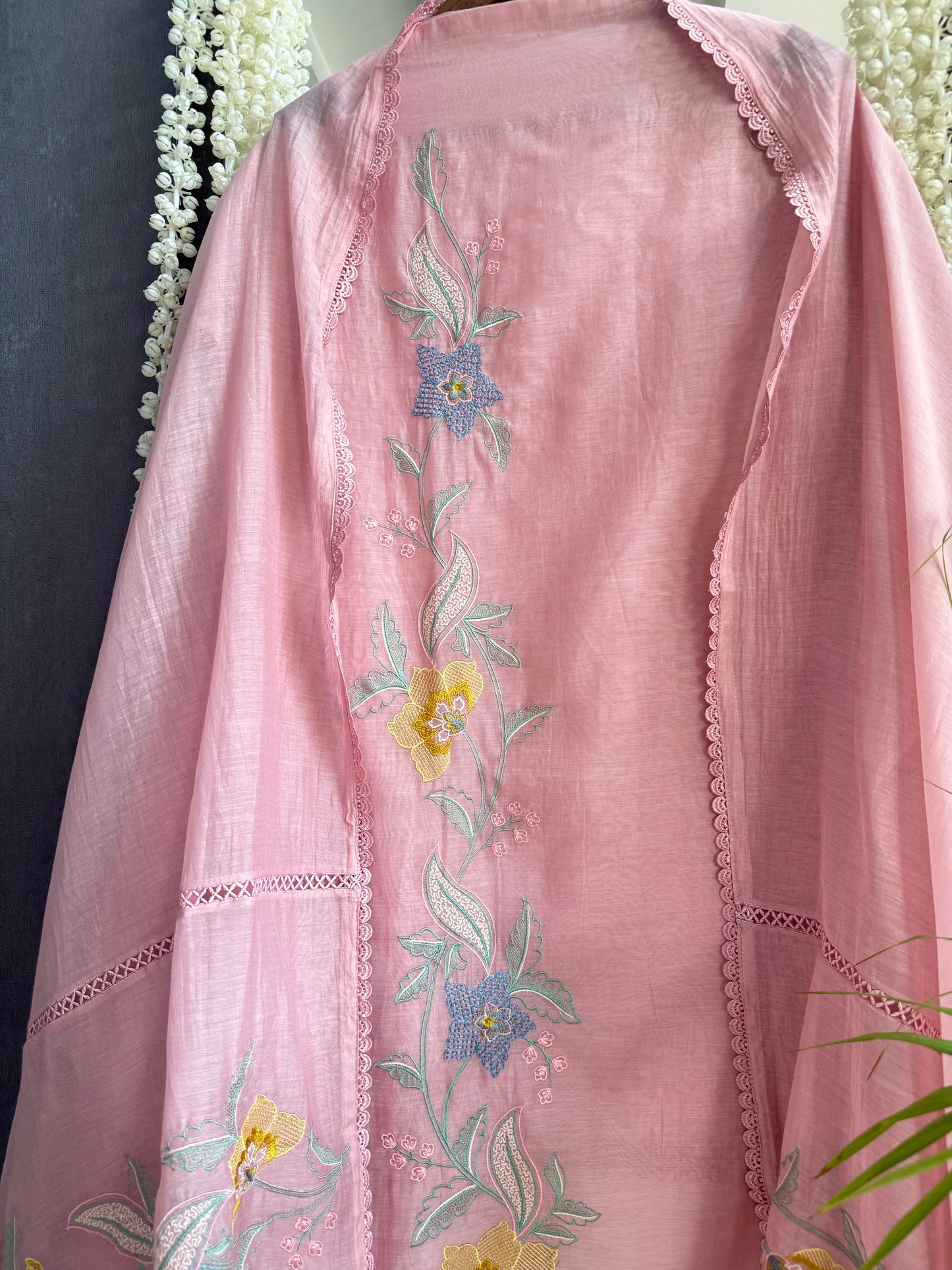 Luxurious Mul chanderi threadwork floral veil suit