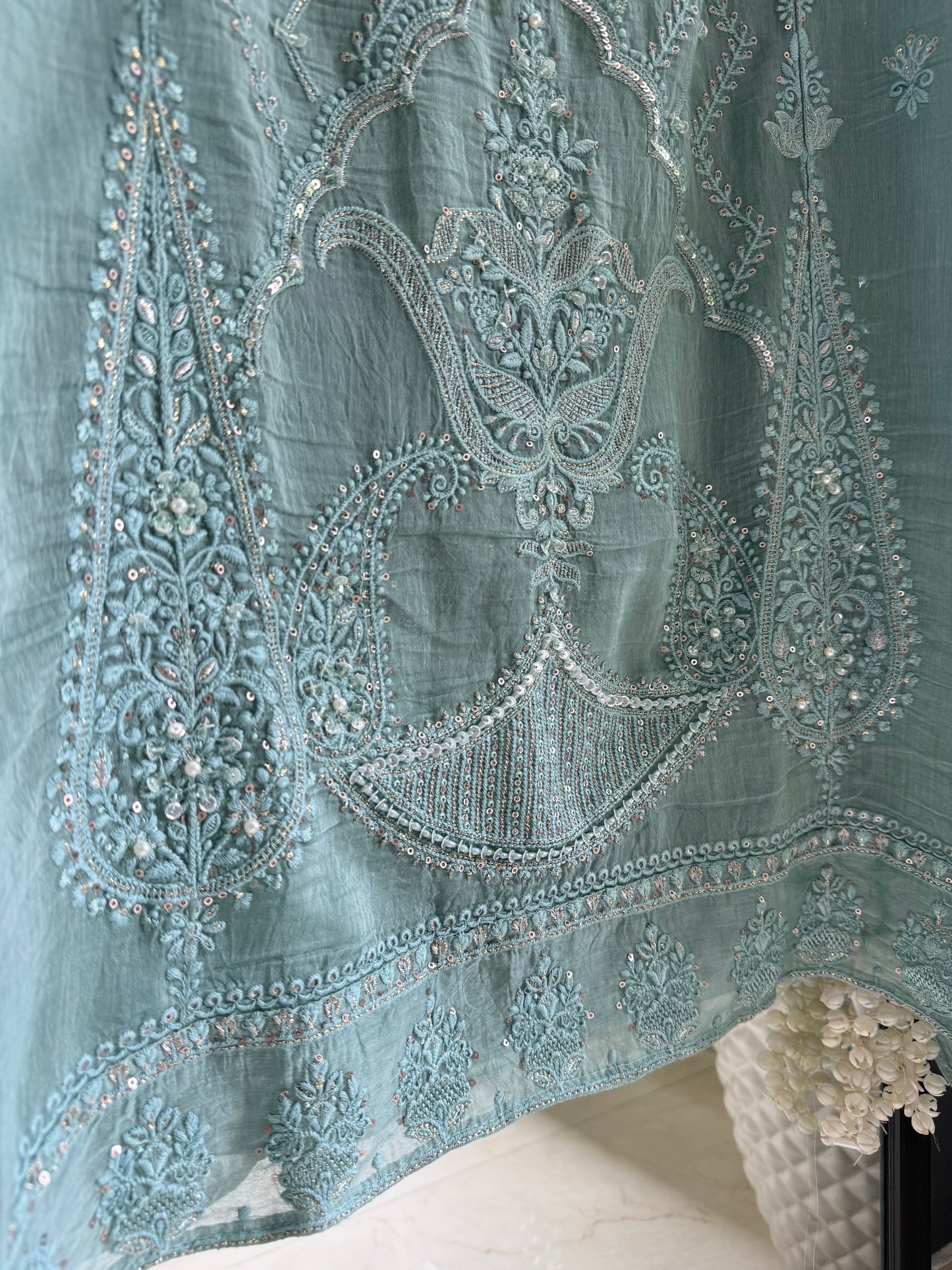 Luxurious Mul chanderi lucknowi bouquet suit