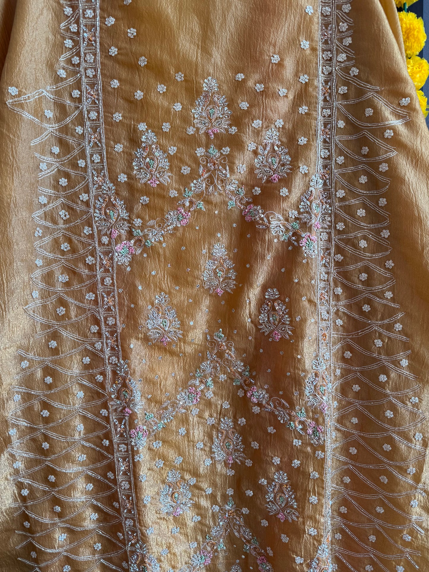 Luxurious Heeramandi suit