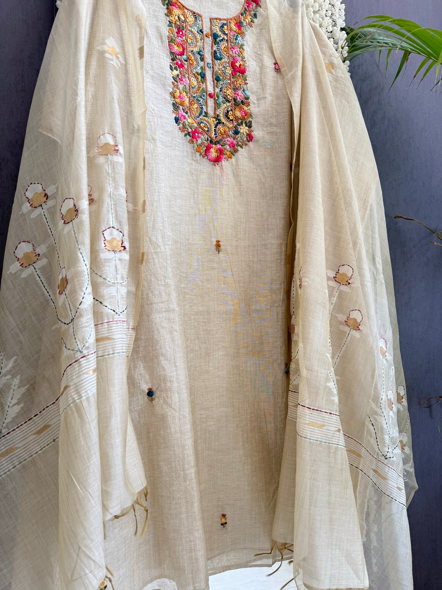 Linen frenchknot suit