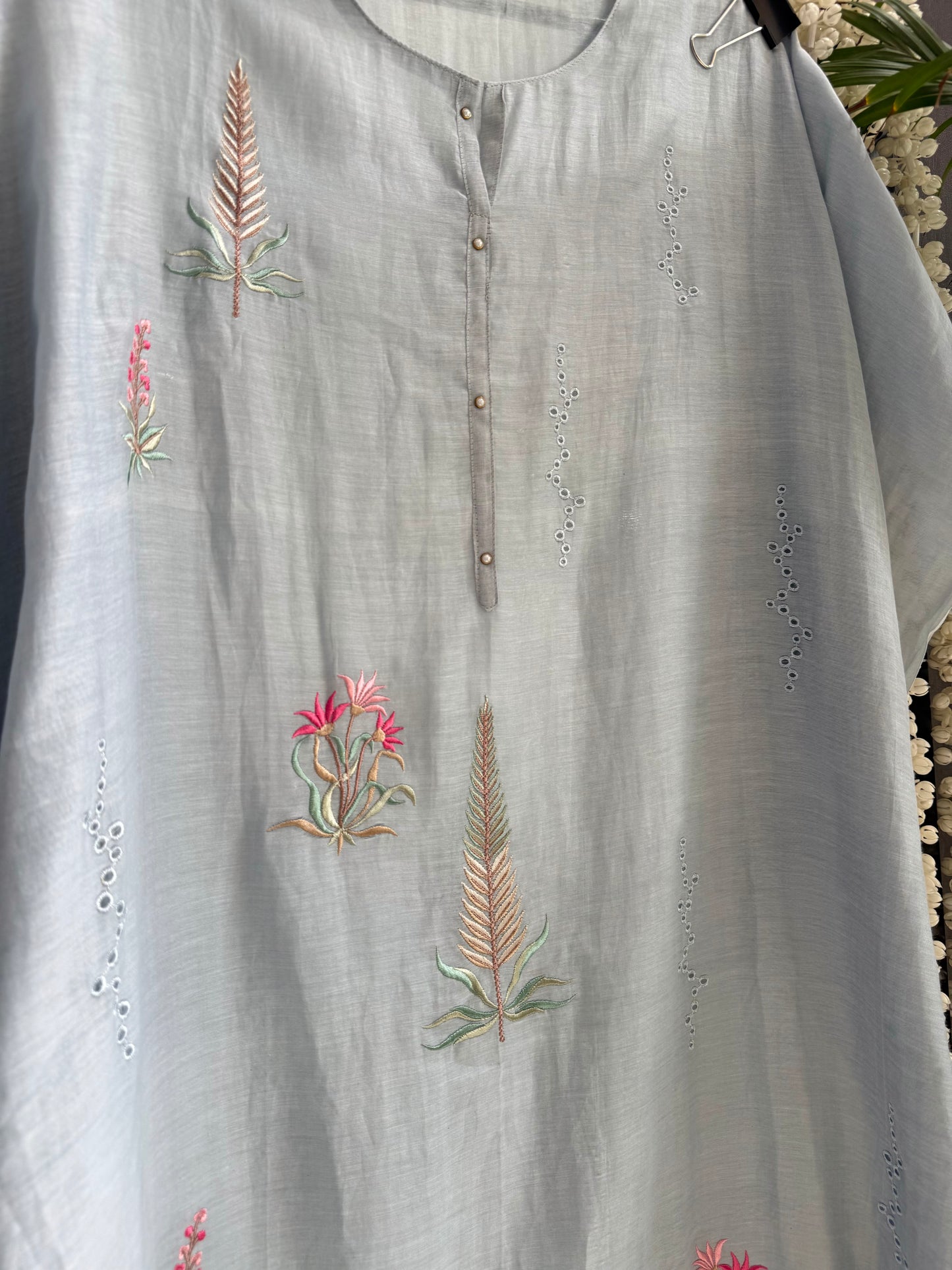 Luxurious Mul chanderi floral springs suit