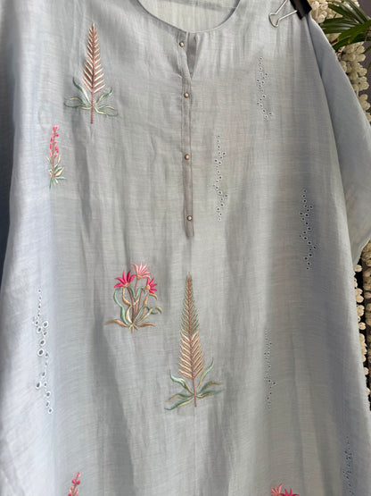 Luxurious Mul chanderi floral springs suit