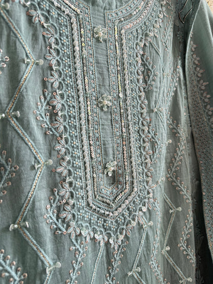 Luxurious Mul chanderi lucknowi bouquet suit