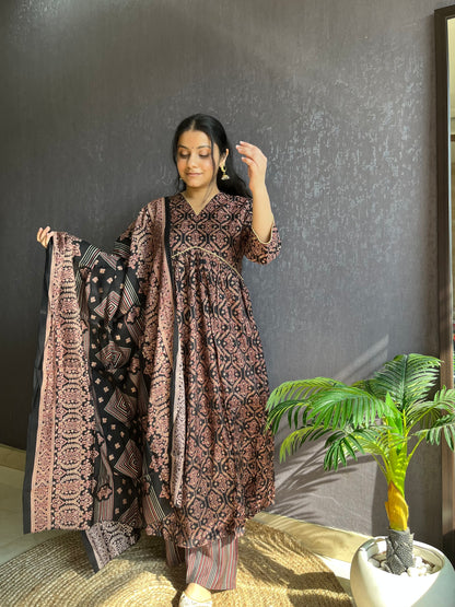 Alia cut printed suit set