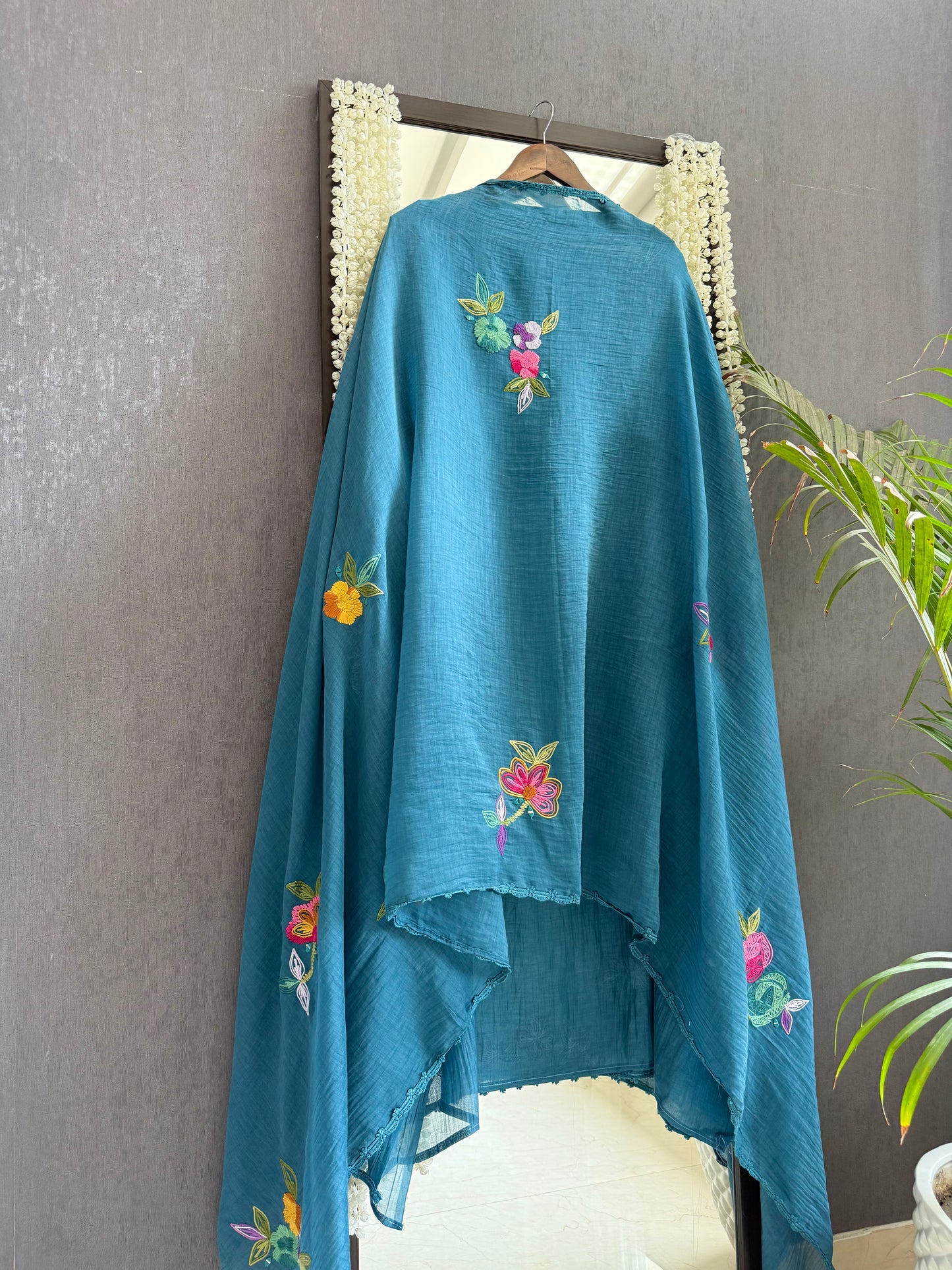Luxurious Mul chanderi Frenchknot mirror work suit