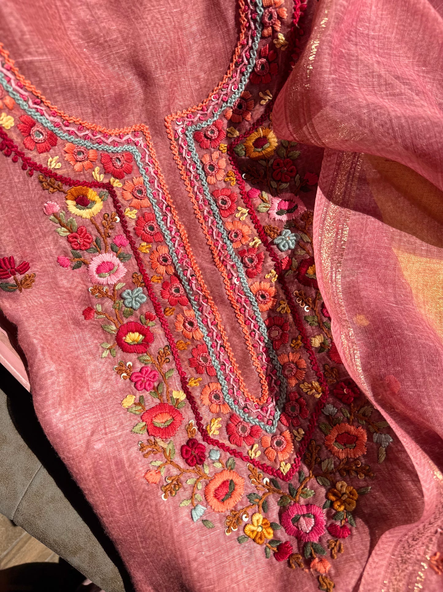 Premium linen handwork frenchknot suit