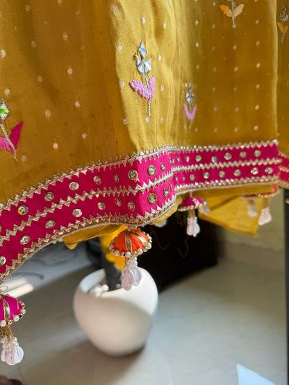 Luxurious Gotapatti Tissue silk suit