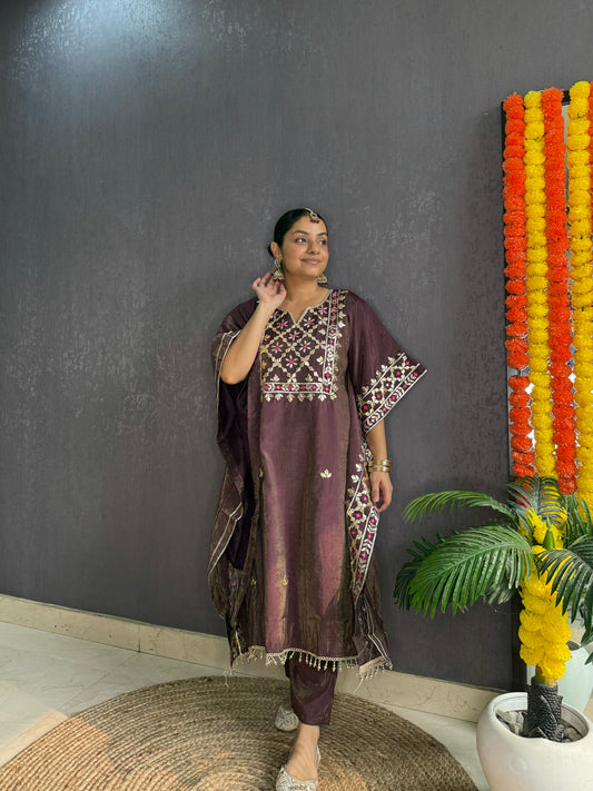 Gotapatti kaftan set