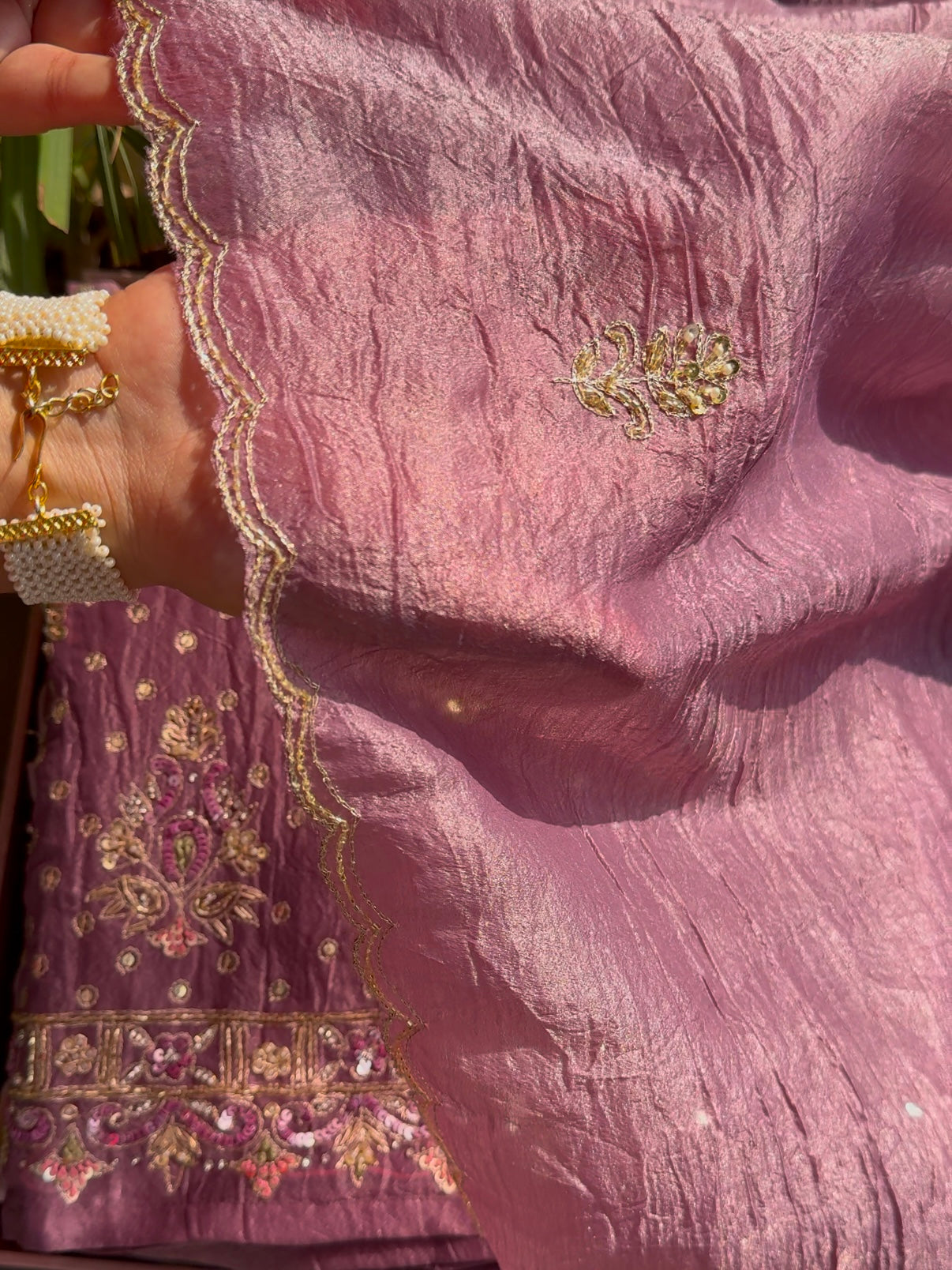 Luxurious Heeramandi suit