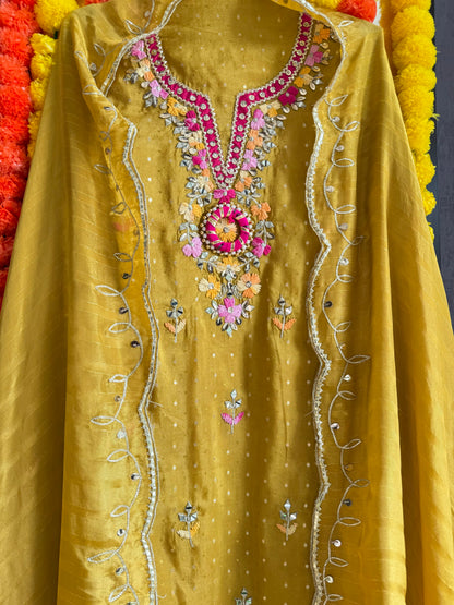 Luxurious Gotapatti Tissue silk suit