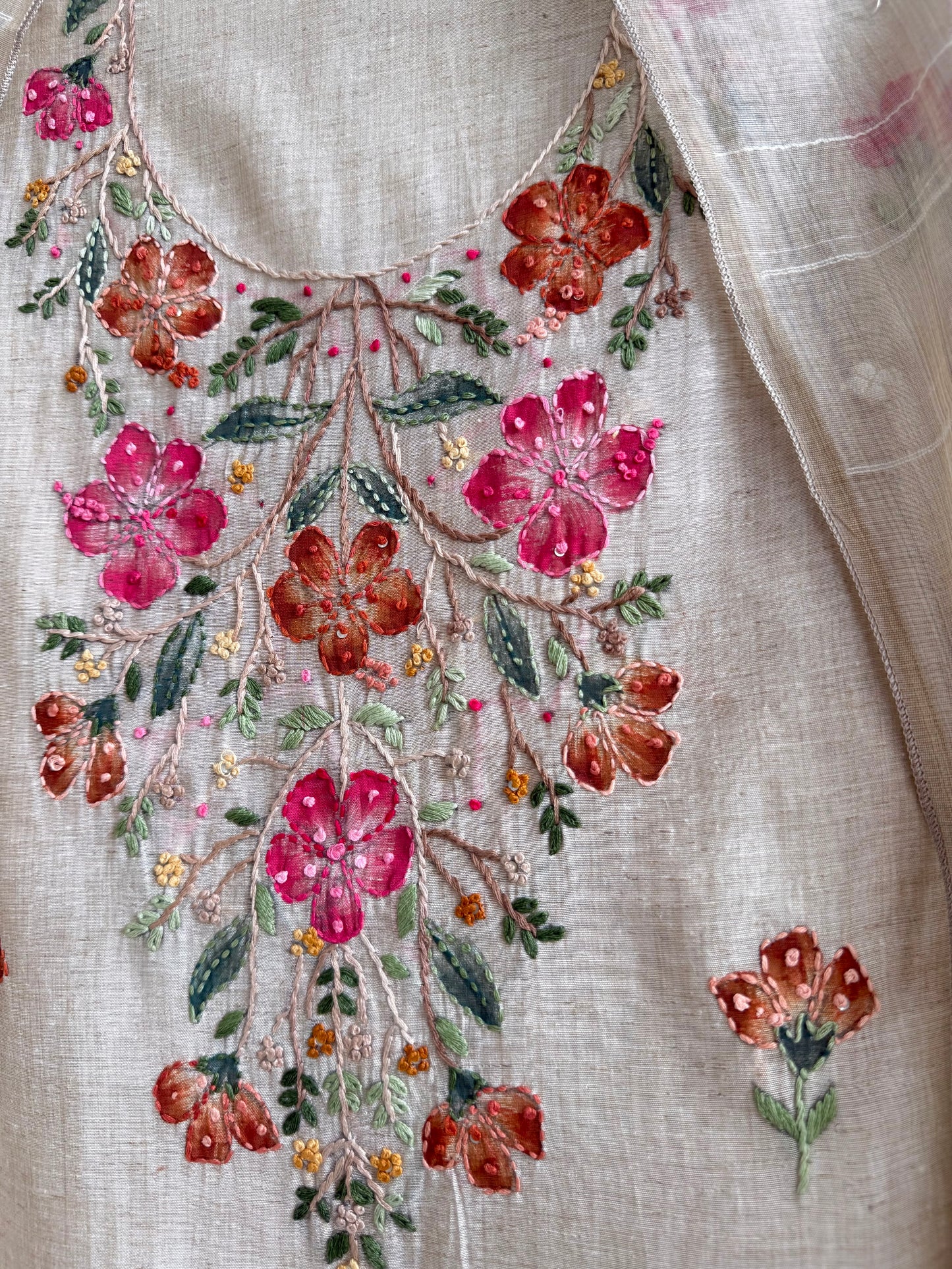 Linen handpainted frenchknot suit