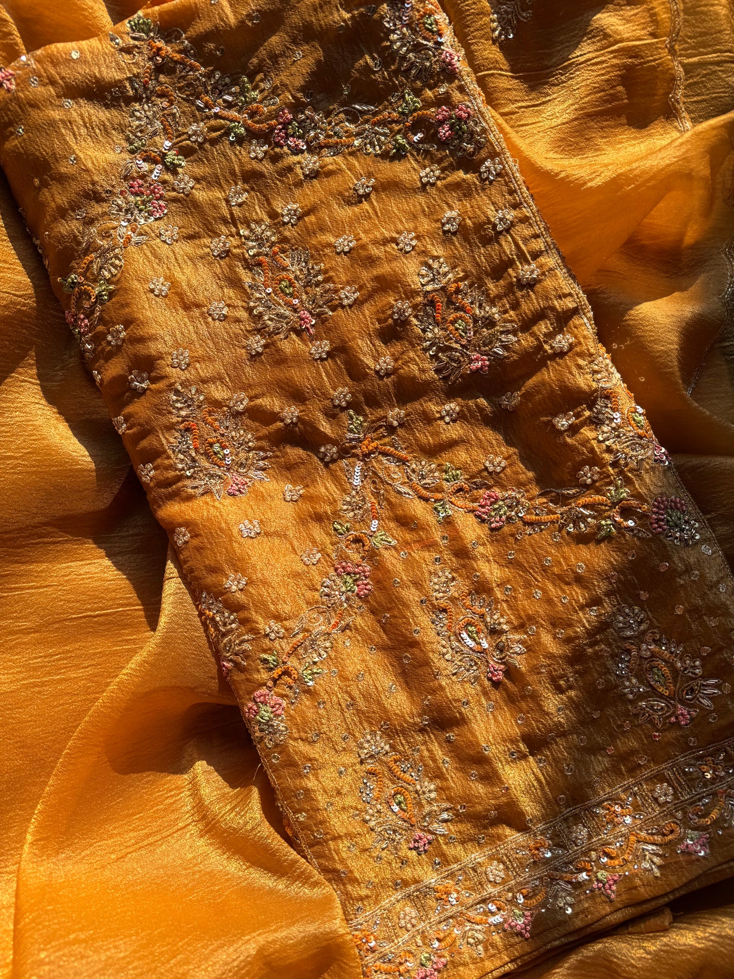 Luxurious Heeramandi suit