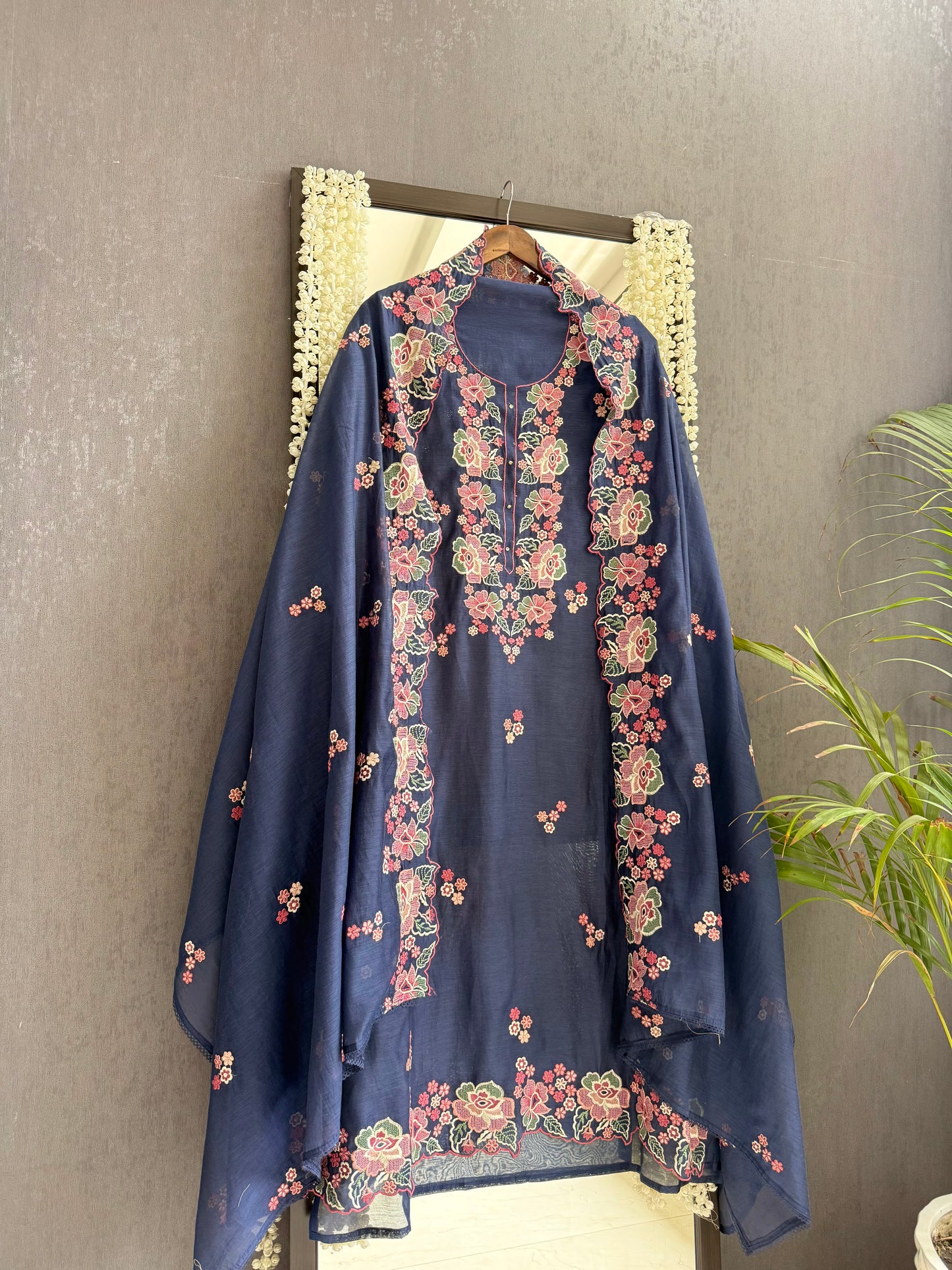 Luxurious Mul chanderi floral Threadwork suit