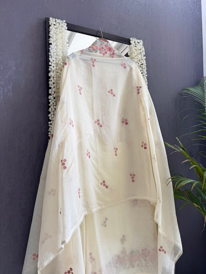 Luxurious Mul chanderi floral Threadwork suit