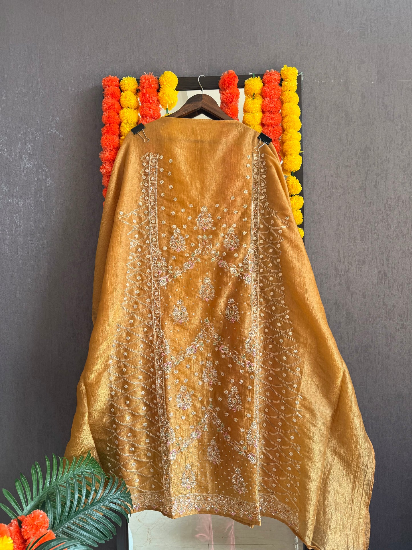Luxurious Heeramandi suit