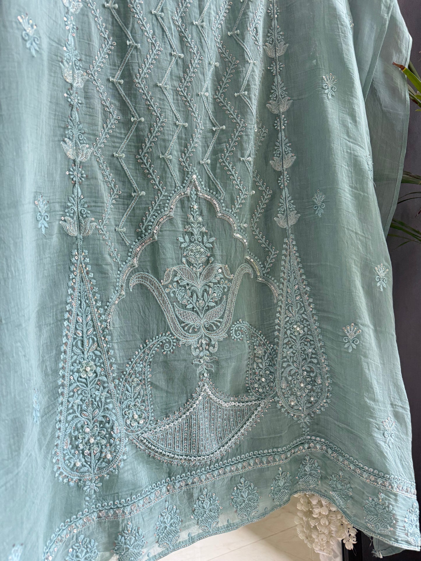 Luxurious Mul chanderi lucknowi bouquet suit