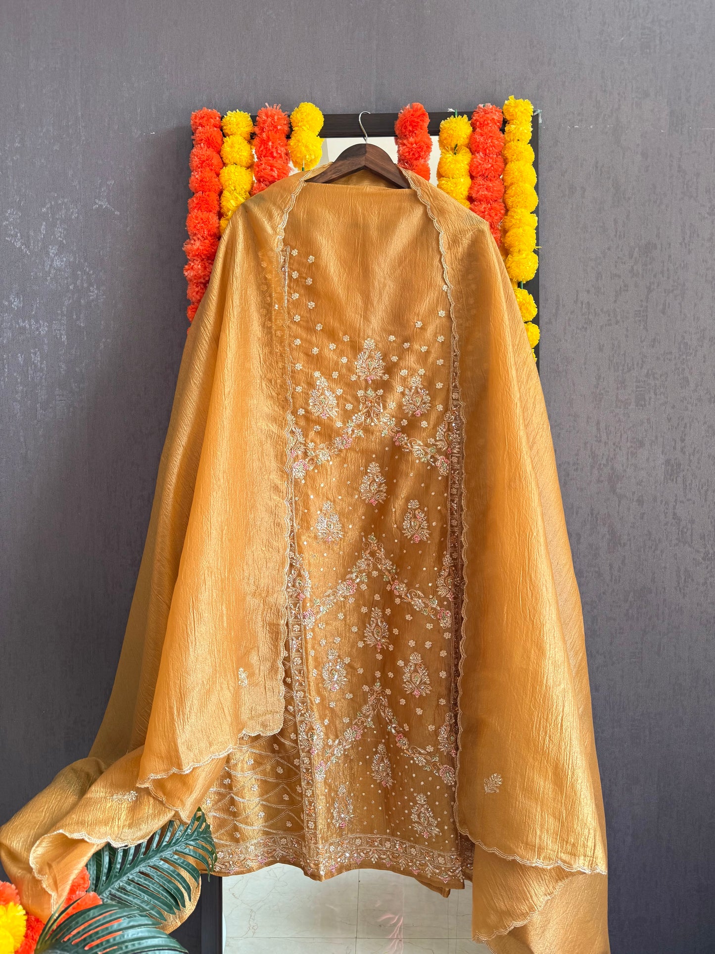 Luxurious Heeramandi suit