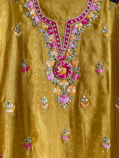 Luxurious Gotapatti Tissue silk suit