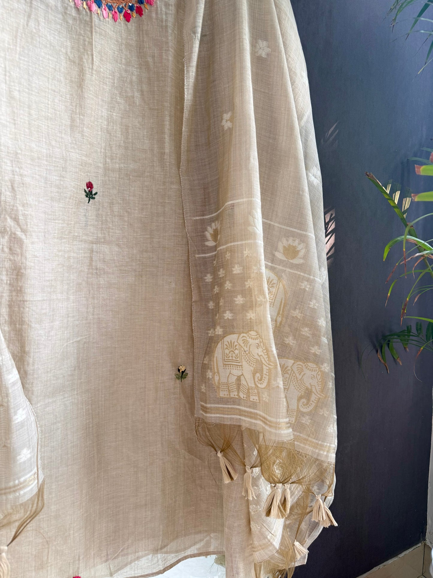 Linen frenchknot suit