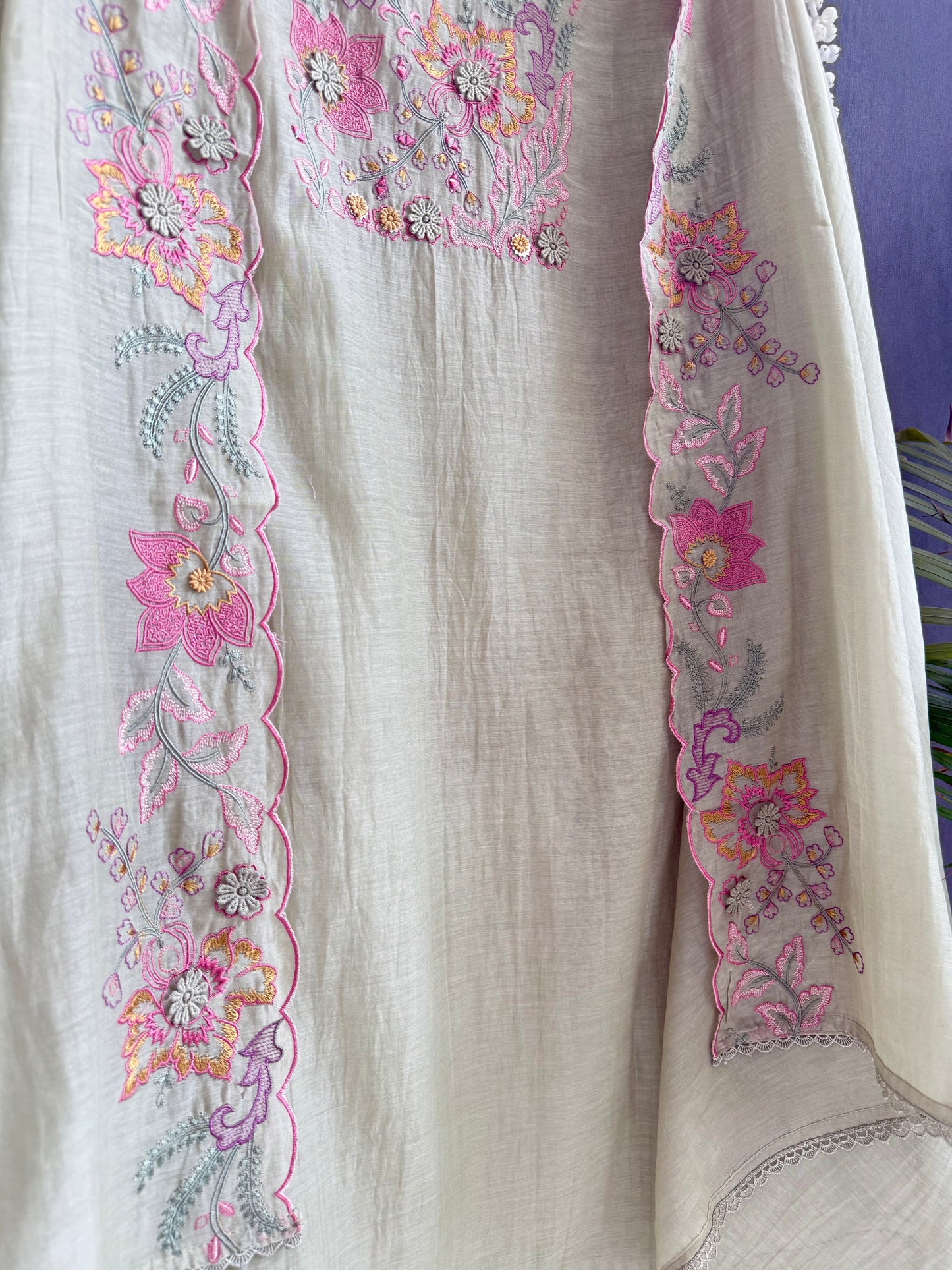Luxurious Mul chanderi threadwork 3d floral suit