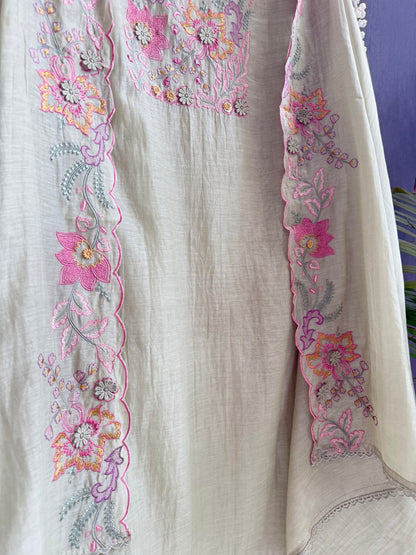 Luxurious Mul chanderi threadwork 3d floral suit