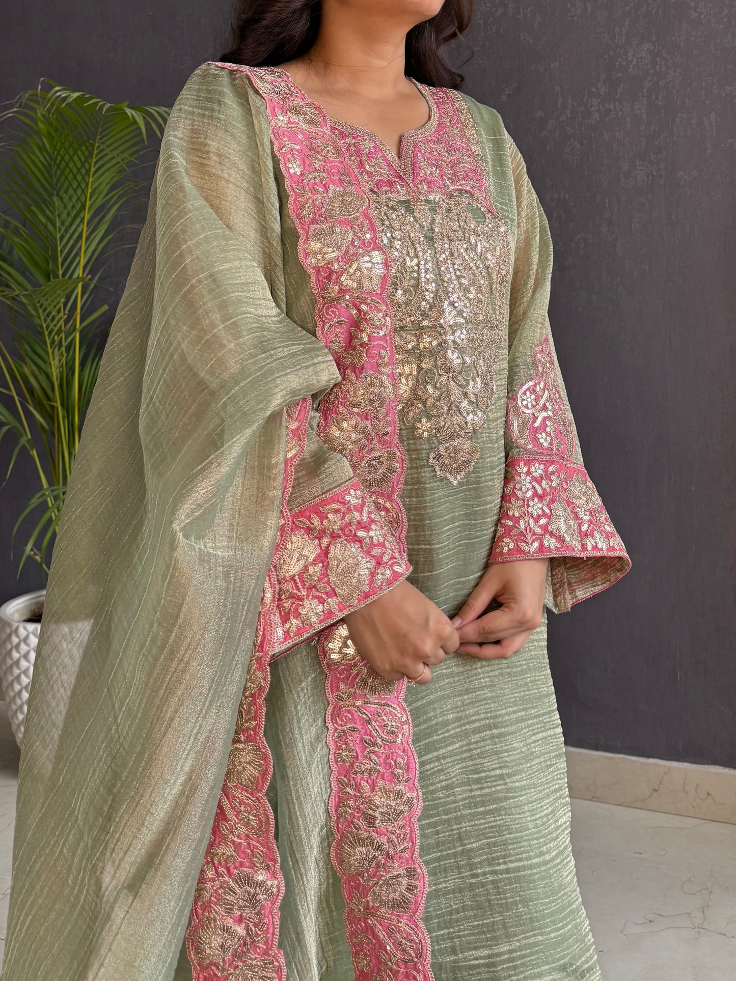 Luxurious crush tissue aari work set