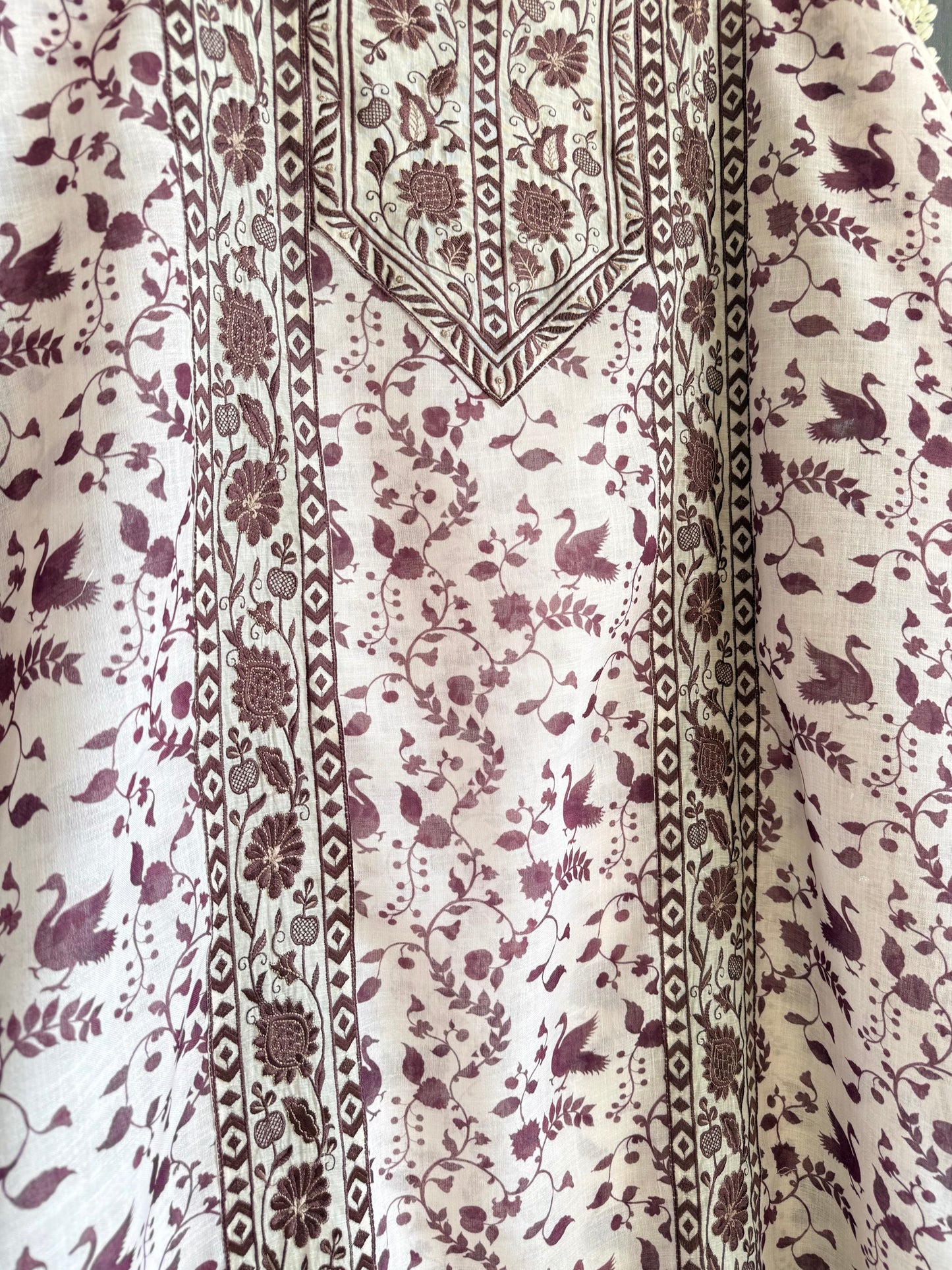 Luxurious Mul chanderi swans suit