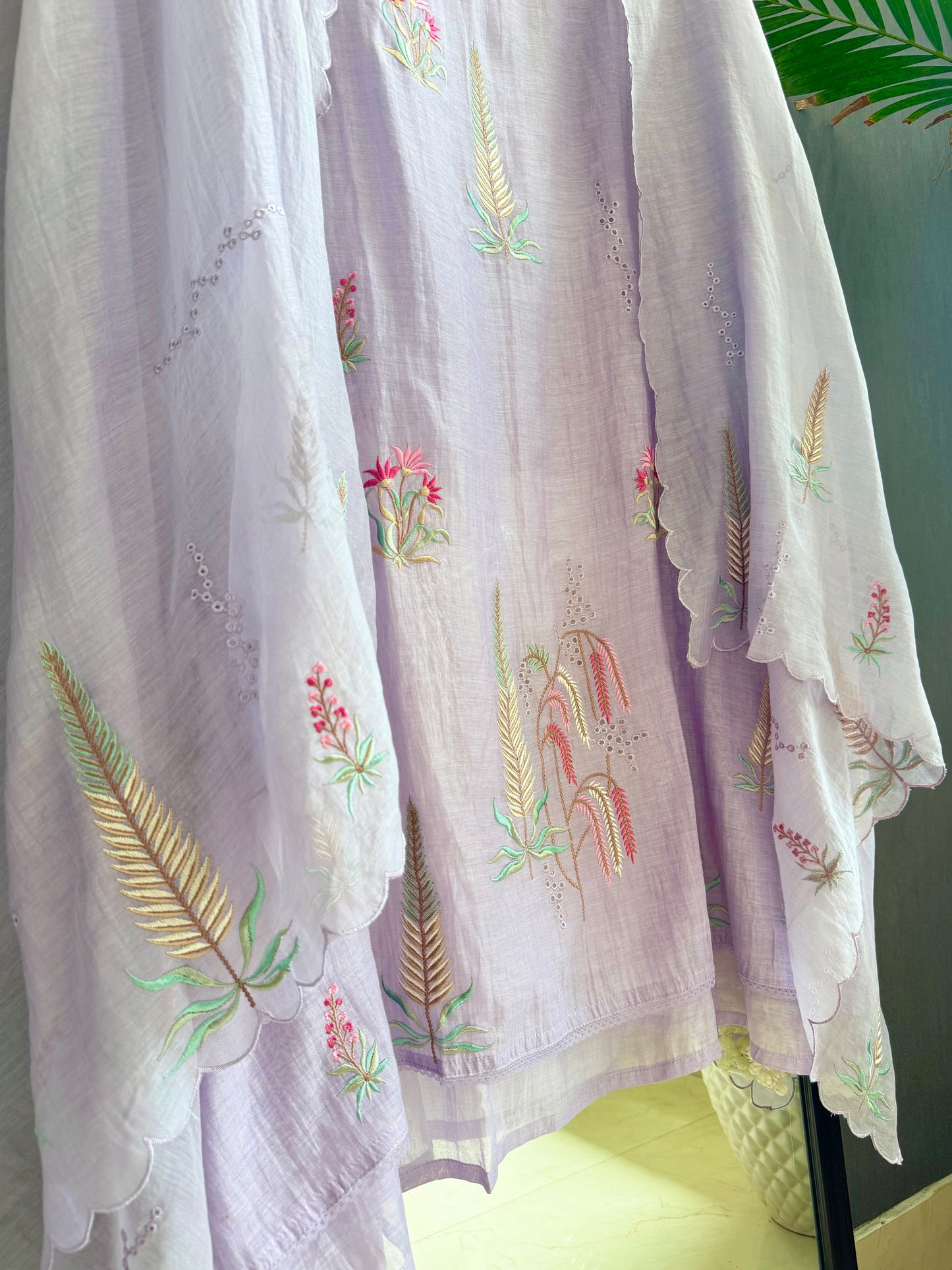 Luxurious Mul chanderi floral springs suit