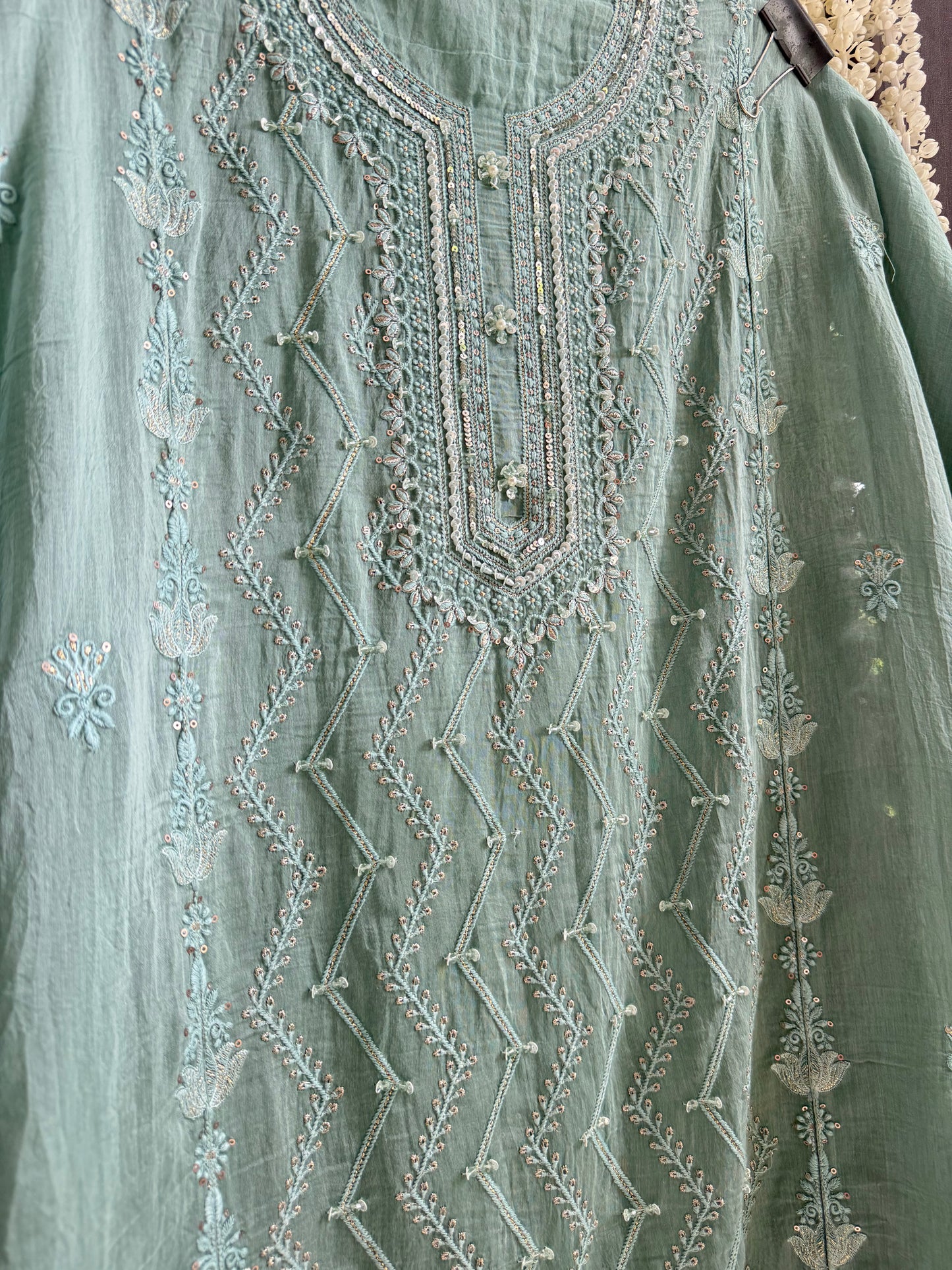 Luxurious Mul chanderi lucknowi bouquet suit