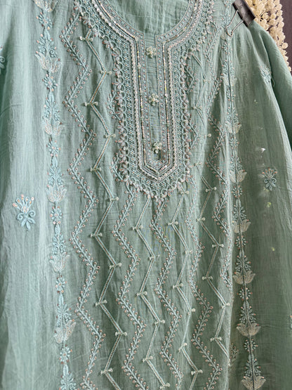 Luxurious Mul chanderi lucknowi bouquet suit