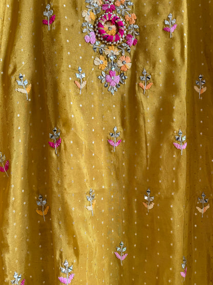 Luxurious Gotapatti Tissue silk suit