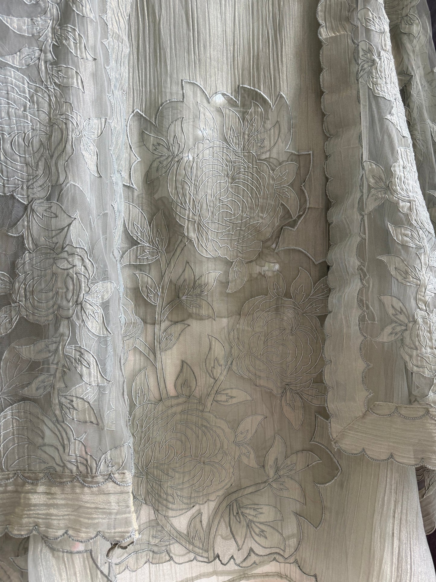 Crush tissue monochromatic appliqué suit