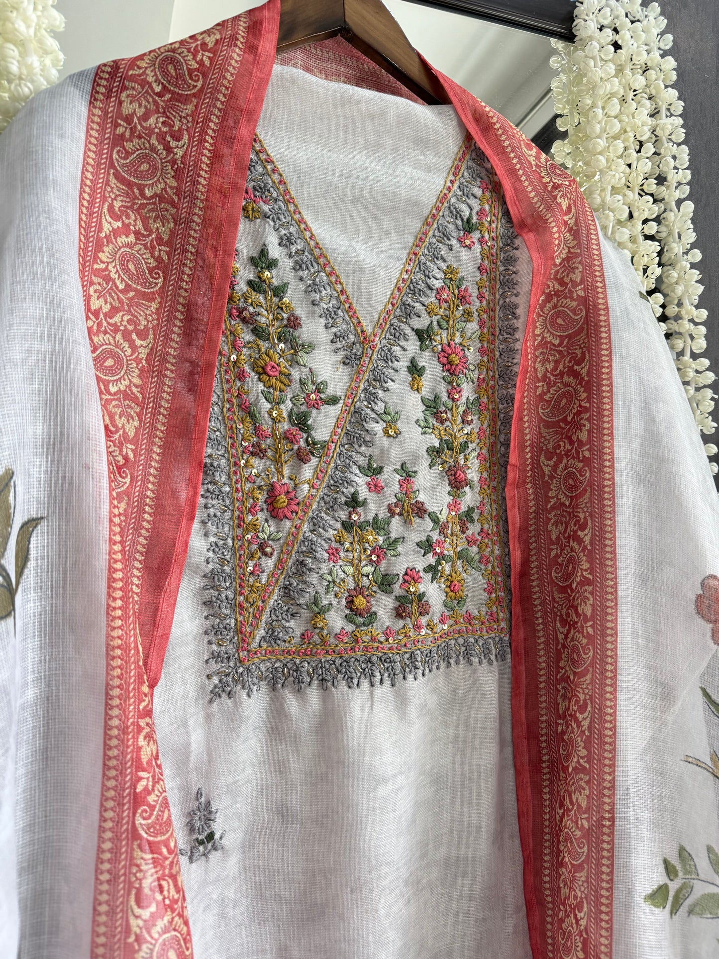 Linen deers frenchknot suit