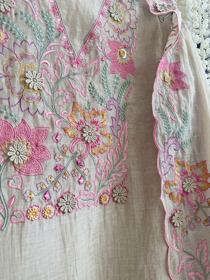 Luxurious Mul chanderi threadwork 3d floral suit