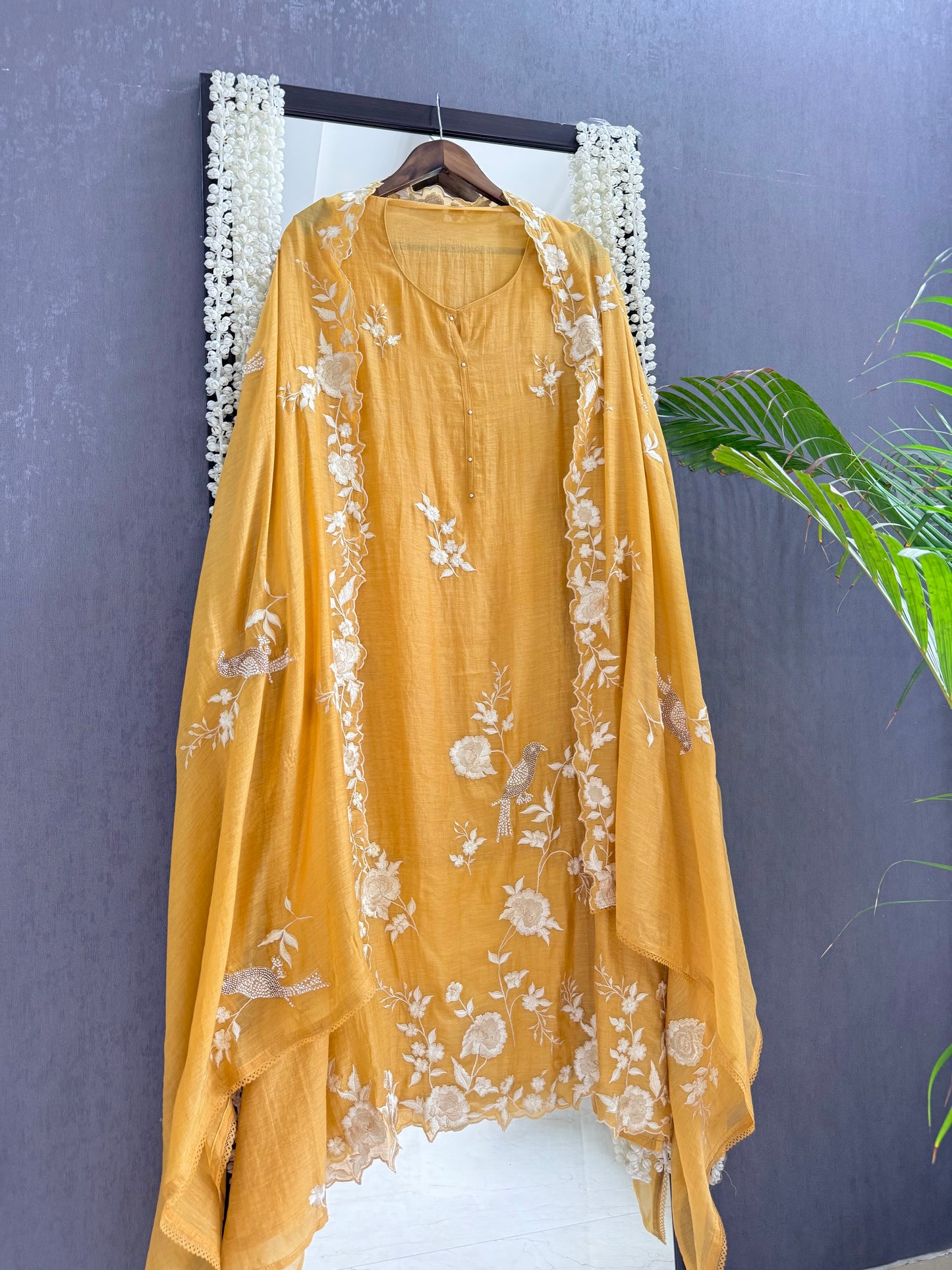 Luxurious Mul chanderi parsi thread suit