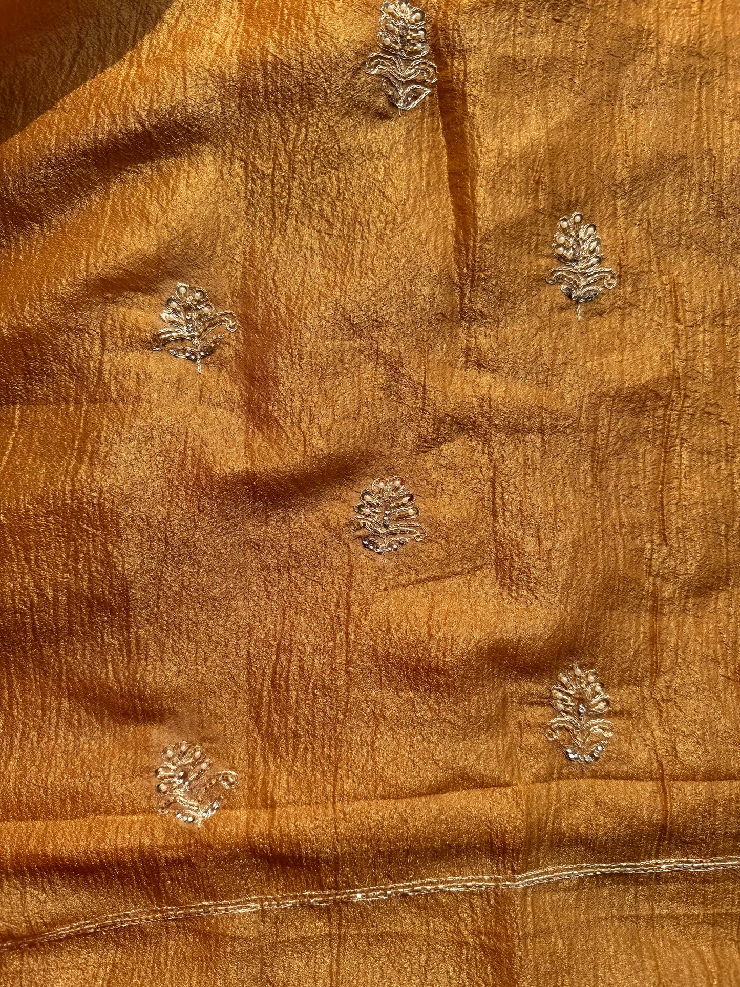 Luxurious Heeramandi suit