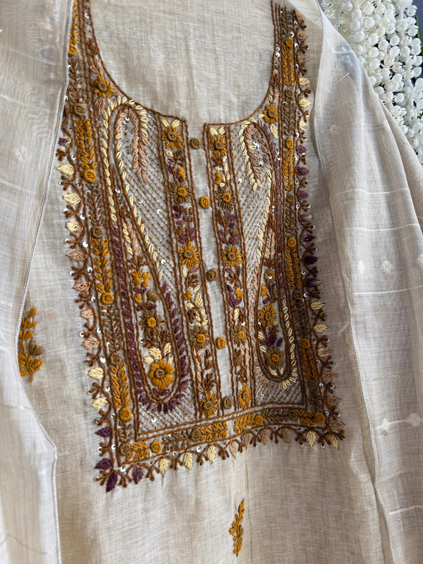 Linen paisley frenchknot suit