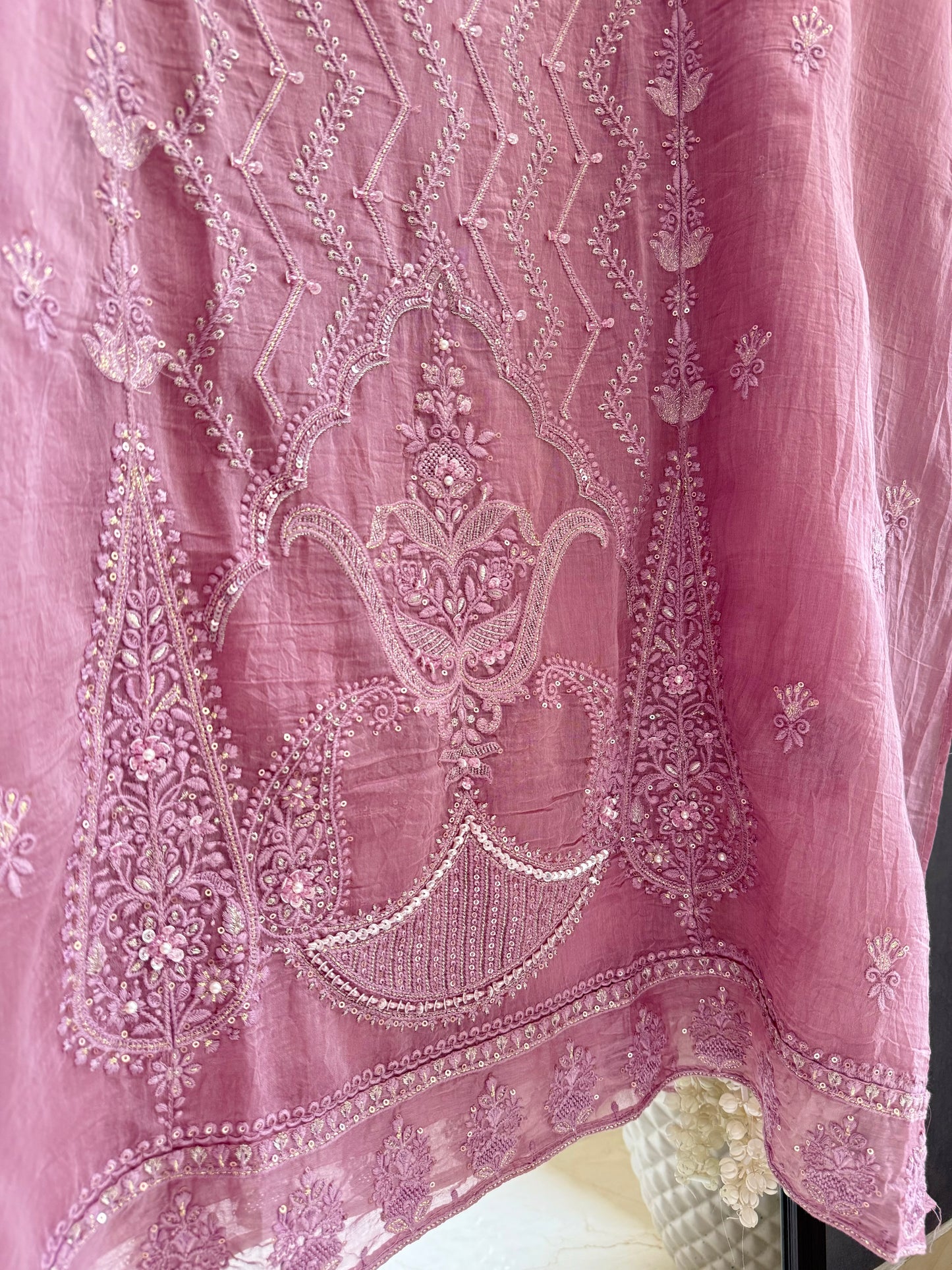 Luxurious Mul chanderi lucknowi bouquet suit