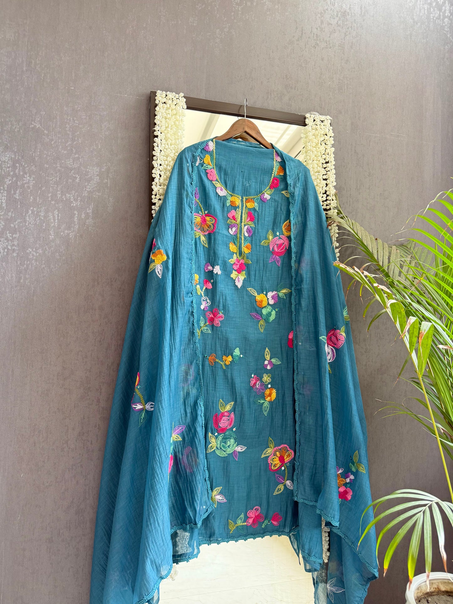Luxurious Mul chanderi Frenchknot mirror work suit