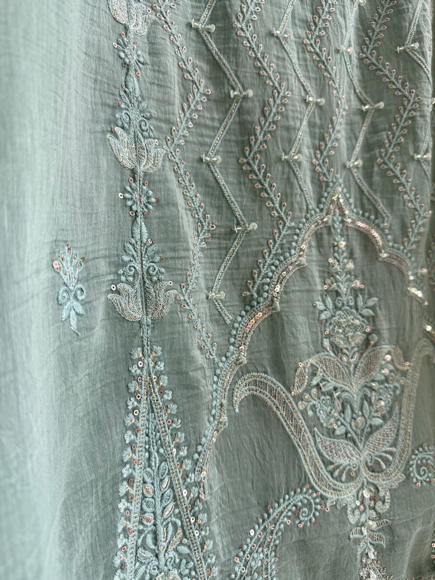 Luxurious Mul chanderi lucknowi bouquet suit