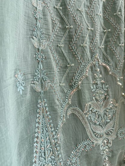 Luxurious Mul chanderi lucknowi bouquet suit