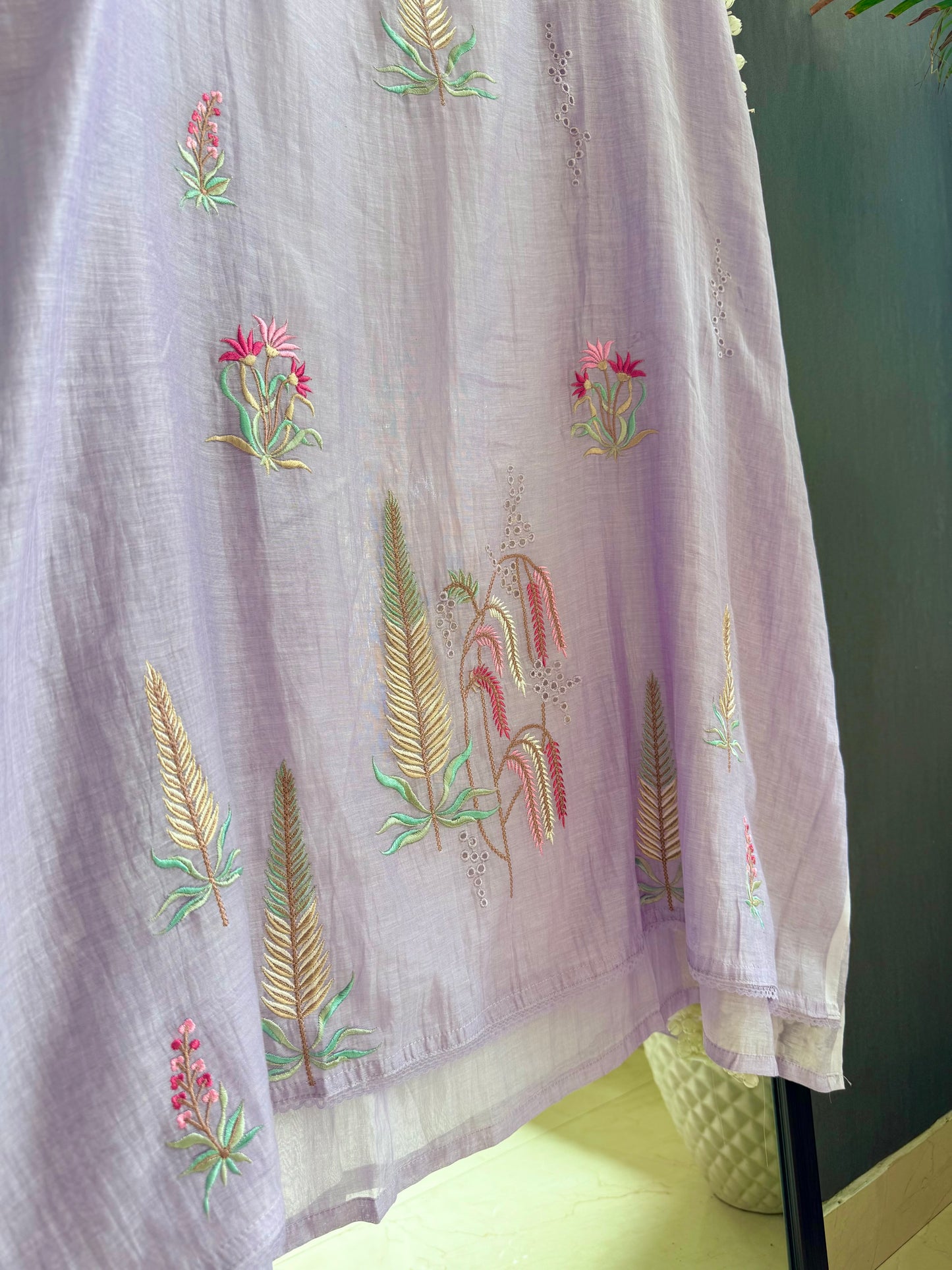 Luxurious Mul chanderi floral springs suit