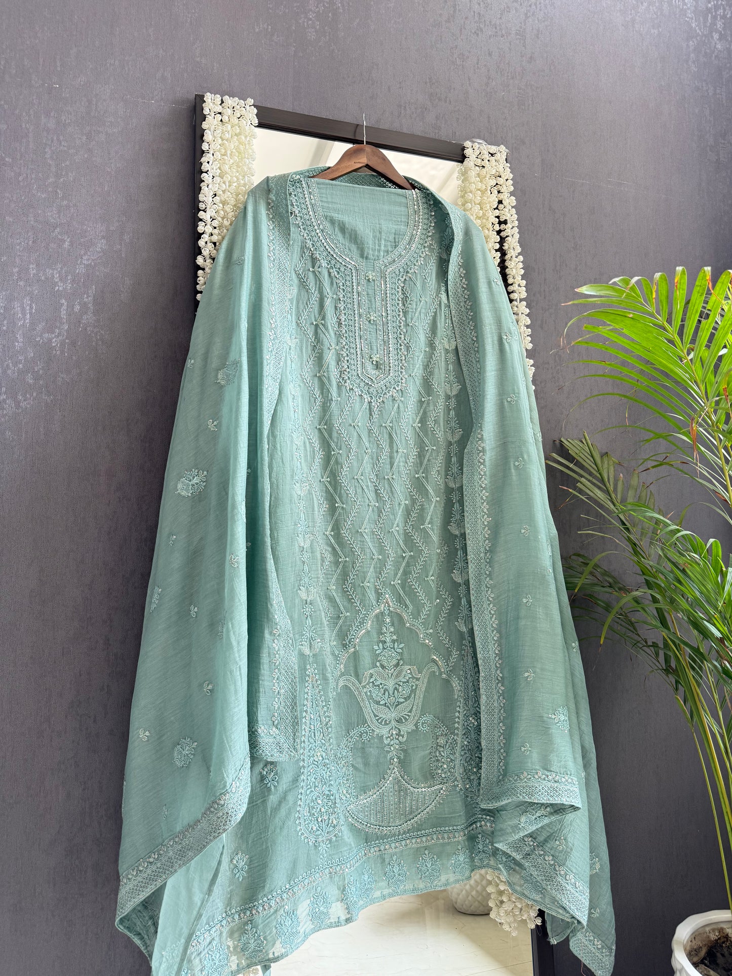 Luxurious Mul chanderi lucknowi bouquet suit