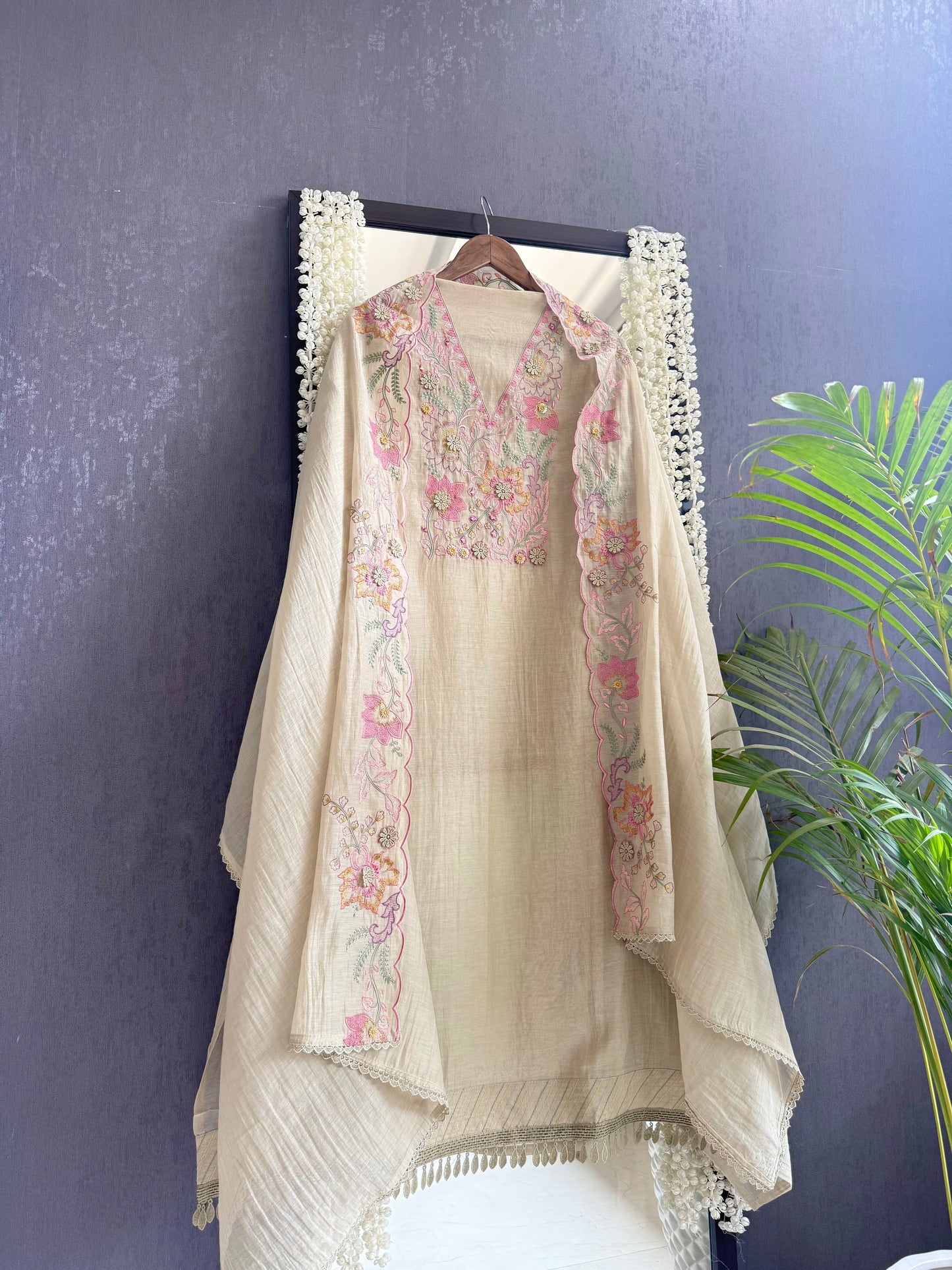 Luxurious Mul chanderi threadwork 3d floral suit